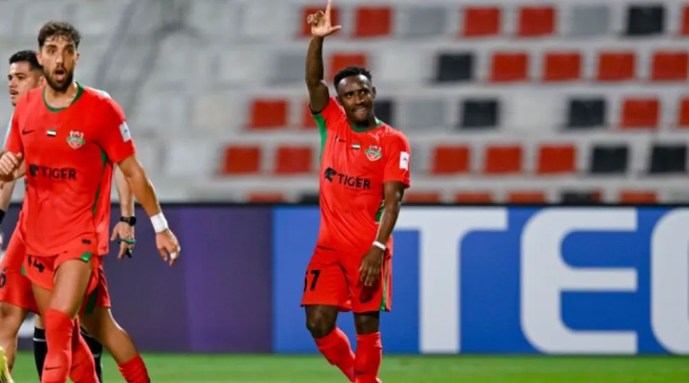 يوري سيزار يحتفل بهدف فوز شباب الأهلي على تراكتور (الاتحاد الآسيوي)