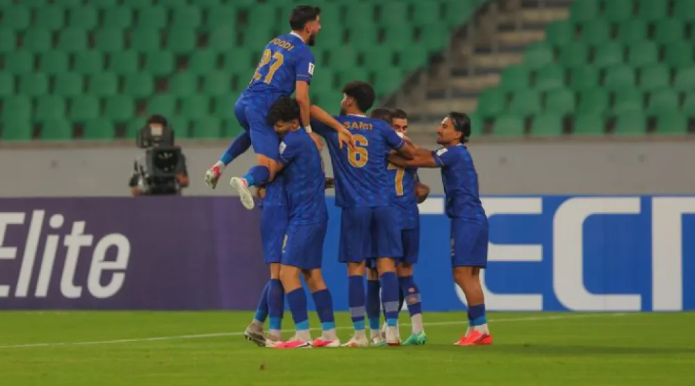 فرحة لاعبي الاستقلال الإيراني بالفوز على السد القطري (الاتحاد الآسيوي)