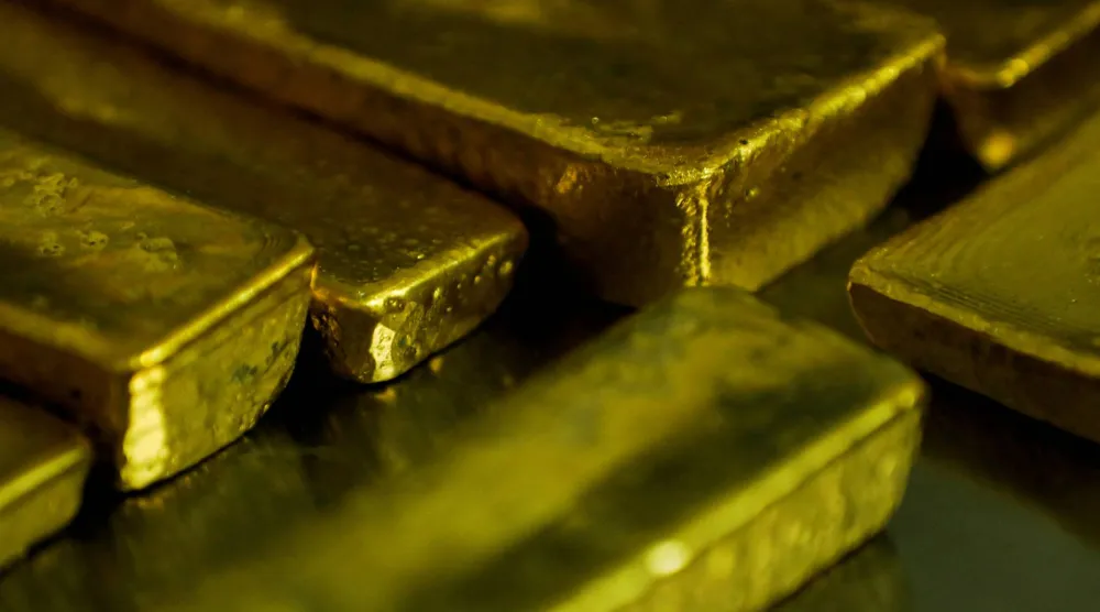 سبائك من المعدن النفيس في منشأة لصهر الذهب في أكرا - غانا (رويترز)