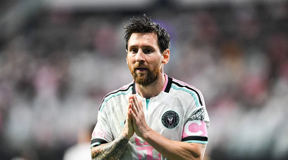 لطالما ابتعد عن التصريحات المثيرة أو محاولات التأثير المباشر في سباقات الجوائز الفردية (أ.ف.ب)