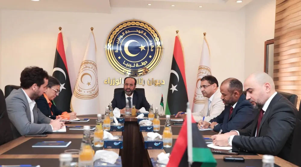 الزادمة نائب رئيس حكومة «الوحدة» خلال لقائه خوري نائبة المبعوثة الأممية لدى ليبيا (مكتب الزادمة)
