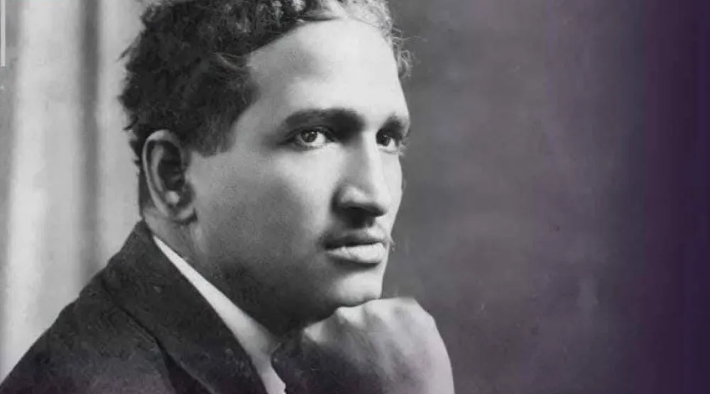 سيد درويش قدّم أعمالاً موسيقية مؤسسة للتجديد (فيسبوك)