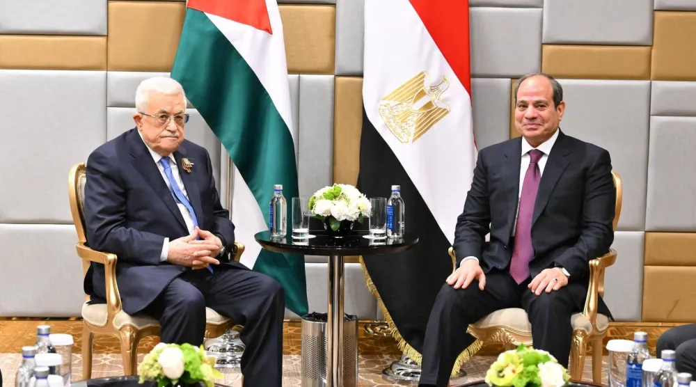 السيسي وعباس على هامش الاحتفالات بـ«يوم النصر» في العاصمة الروسية خلال مايو 2025 (الرئاسة المصرية)