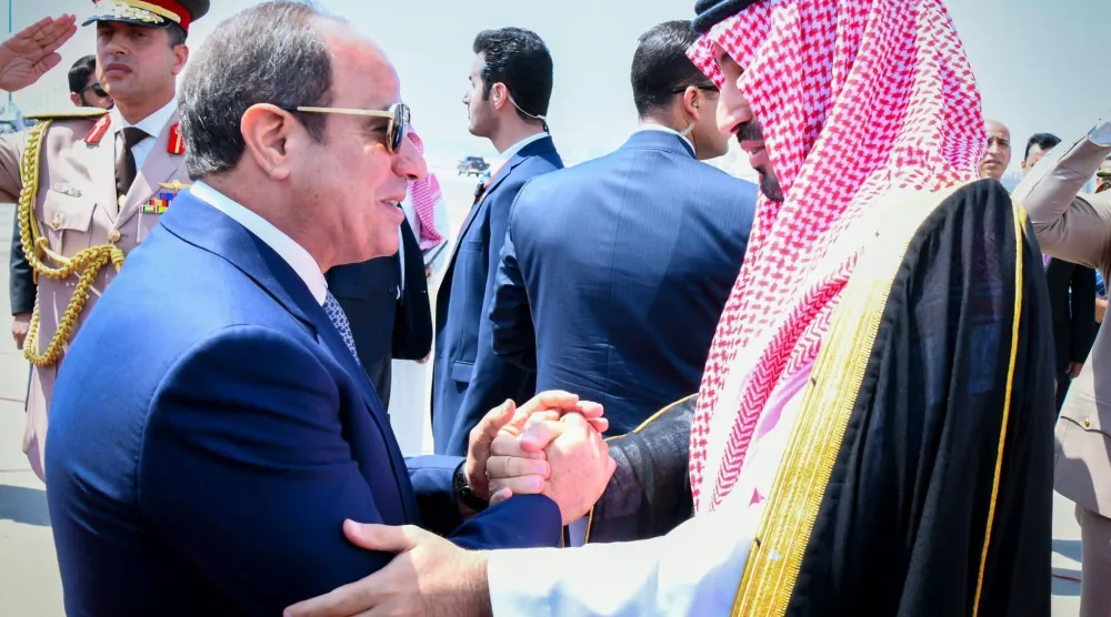 الرئيس المصري عبد الفتاح السيسي يستقبل الأمير محمد بن سلمان بمطار القاهرة الثلاثاء (الرئاسة المصرية)
