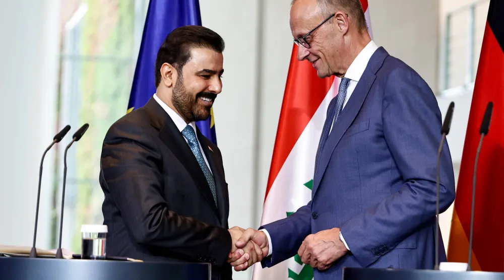 المستشار الألماني فريدريش ميرتس (يمين) ورئيس الوزراء العراقي علي الزيدي خلال مؤتمر صحافي في برلين 15 سبتمبر 2026 (إ.ب.أ)