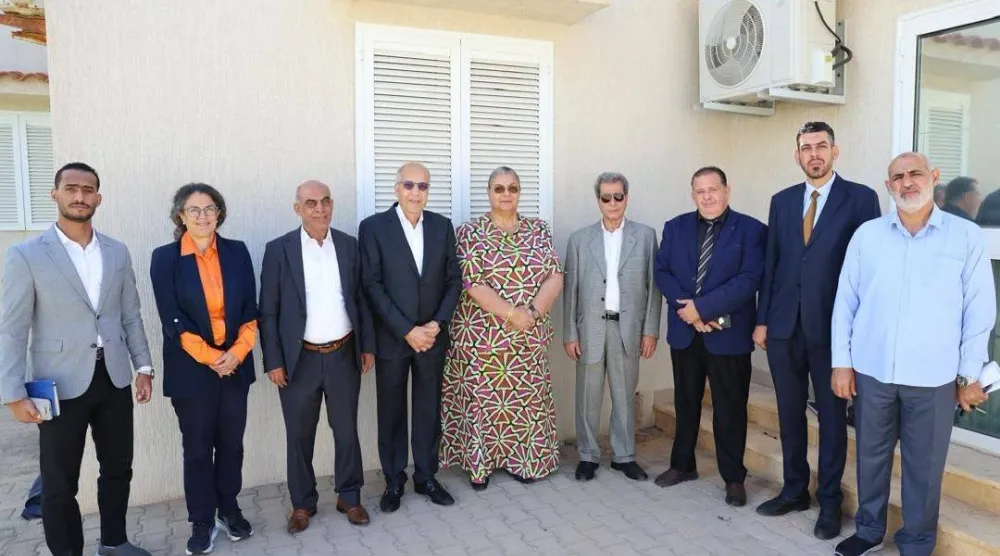المبعوثة الأممية هانا تيتيه ونائبتها ستيفاني خوري عقب لقاء مع وفد من تجمع «الرؤية الوطنية» الليبي في طرابلس الثلاثاء (البعثة الأممية)
