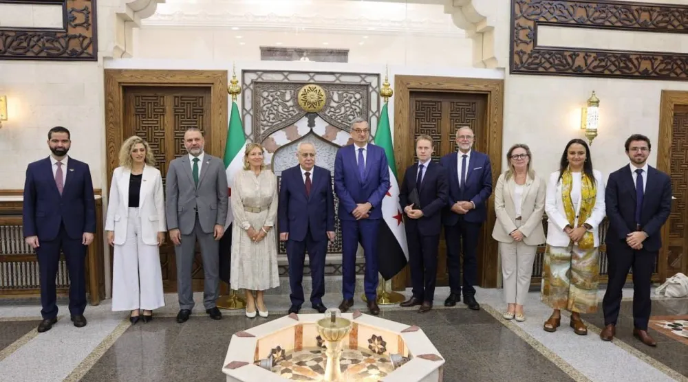 استقبل رئيس مجلس الشعب الدكتور عبد الحميد العواك وفداً من مجلس الشيوخ الفرنسي بحضور مكتب المجلس