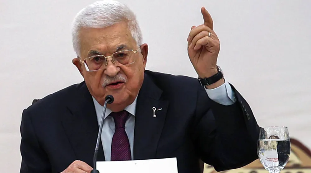 الرئيس محمود عباس يتحدث خلال الدورة الثانية والثلاثين للمجلس المركزي لمنظمة التحرير الفلسطينية في رام الله الأربعاء (أ.ف.ب)