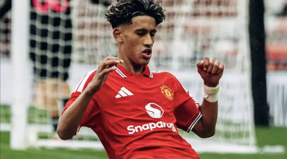لا يزال يونايتد يأمل في الإبقاء على اللاعب (موقع النادي)