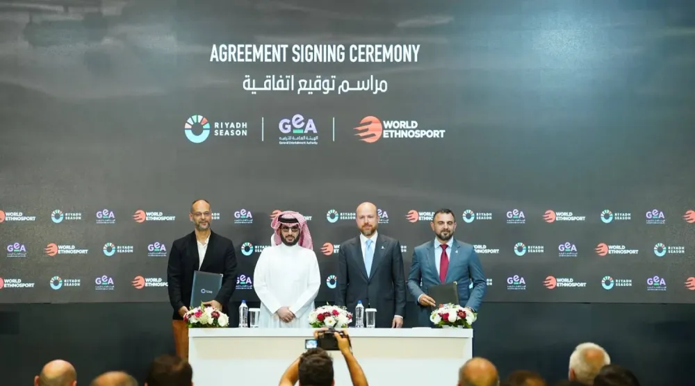 Anlaşmanın imza töreninde Türki Al eş-Şeyh ve Dünya Etnospor Konfederasyonu Başkanı Bilal Erdoğan (Riyad Sezonu)