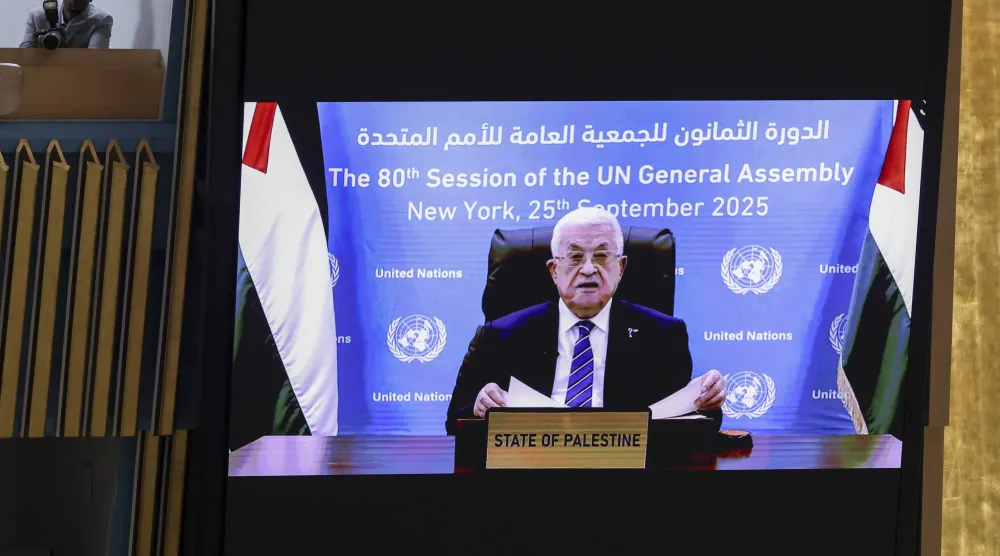 الرئيس الفلسطيني محمود عباس يلقي كلمة عبر الفيديو أمام الجمعية العامة للأمم المتحدة في سبتمبر 2025 (إ.ب.أ)