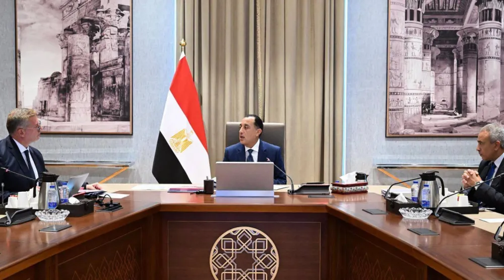 اجتماع رئيس الوزراء مصطفى مدبولي ووزير البترول كريم بدوي الخميس (مجلس الوزراء المصري)