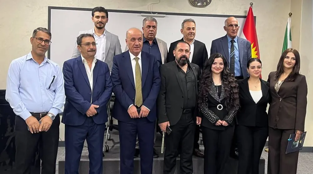 كدو ونائبه ديدار عبد المطلب ميرو وعدد من أعضاء اللجنة المركزية بعد انتهاء المؤتمر الوحدوي (الشرق الأوسط)