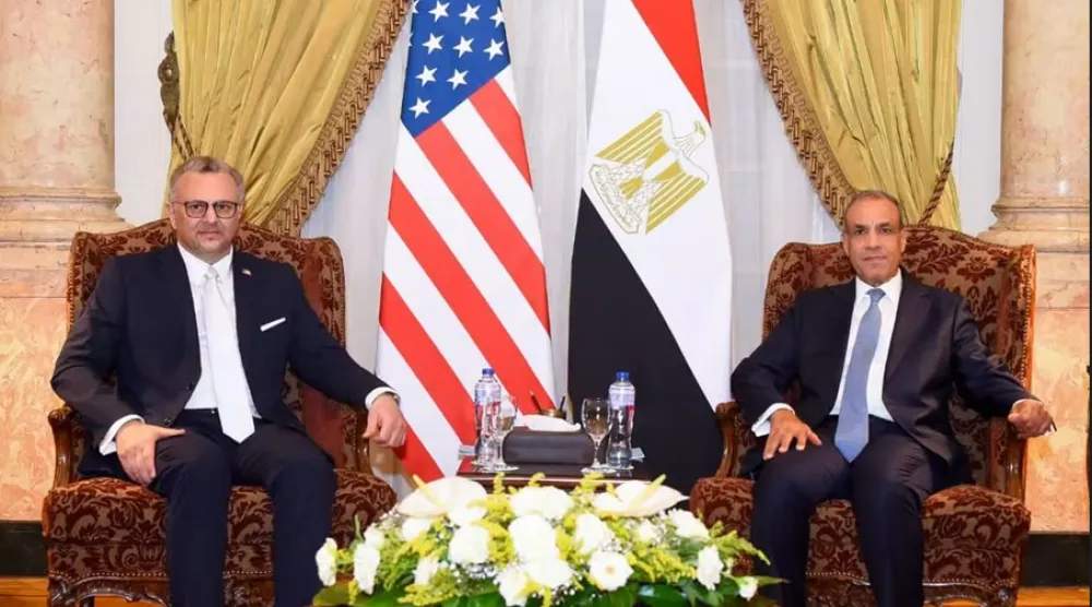 وزير الخارجية المصري خلال لقاء مسعد بولس في القاهرة يونيو الماضي (الخارجية المصرية)
