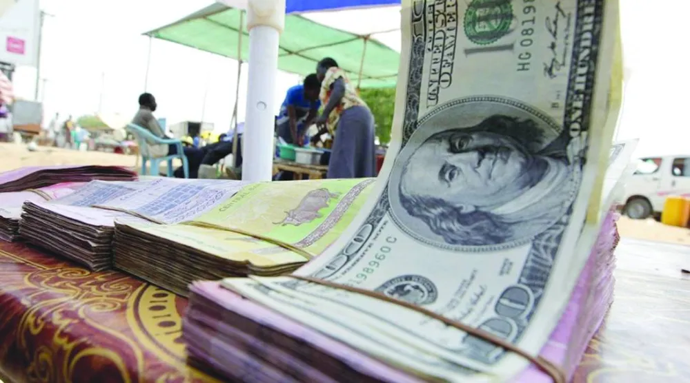 استمرار هبوط سعر صرف الجنيه السوداني إلى مستوى قياسي مقابل الدولار (رويترز)
