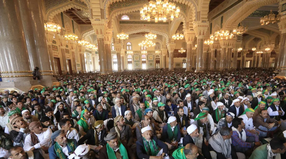 الحوثيون ينفقون ملايين الدولارات على فعالياتهم التعبوية واحتفالاتهم ذات الصبغة الطائفية (إ.ب.أ)