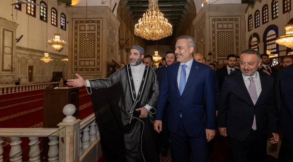 زيارة وزير الخارجية التركي هاكان فيدان الجامع الأموي الكبير وضريح صلاح الدين الأيوبي في العاصمة السورية دمشق يوم 14 سبتمبر (الخارجية التركية)