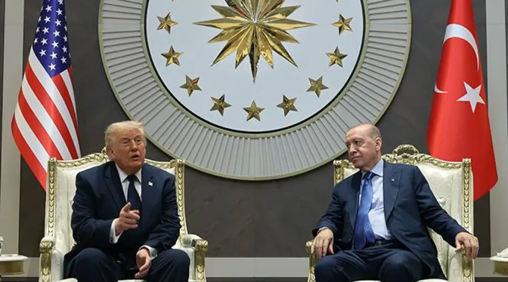 ABD Başkanı Donald Trump, 7 Temmuz’da Ankara’da düzenlenen NATO Zirvesi öncesinde Cumhurbaşkanı Recep Tayyip Erdoğan ile görüşmesinde, Türkiye’ye yönelik CAATSA yaptırımlarını kaldırma sözü verdi (Türkiye Cumhurbaşkanlığı).