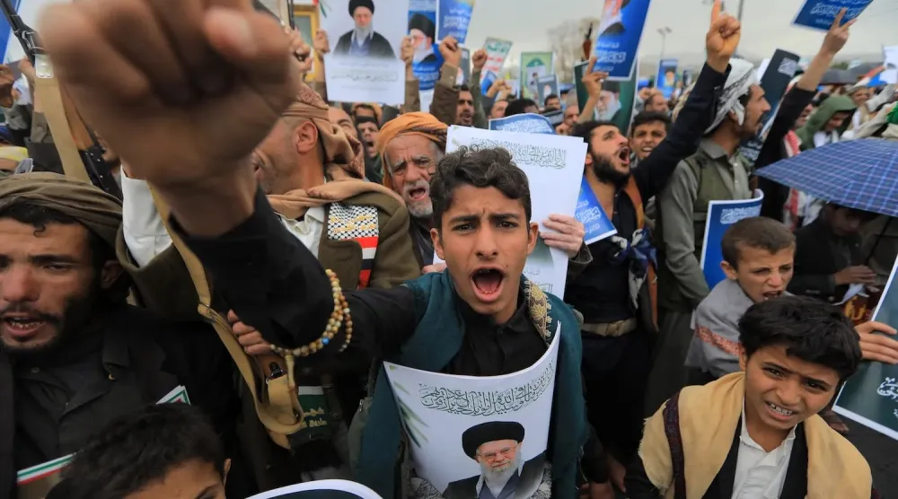 عائلات في محافظة ريف صنعاء تشكو تجنيد الحوثيين صغارها (غيتي)