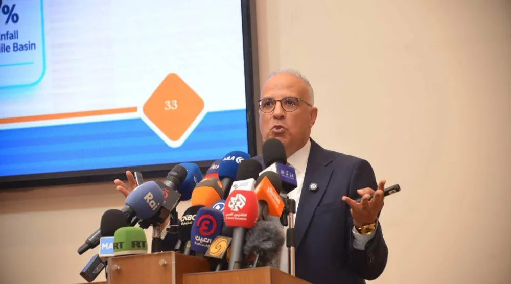 وزير الري المصري خلال المؤتمر الصحافي مع المراسلين الأجانب في القاهرة مساء الأحد (صفحة وزارة الري على «فيسبوك»)