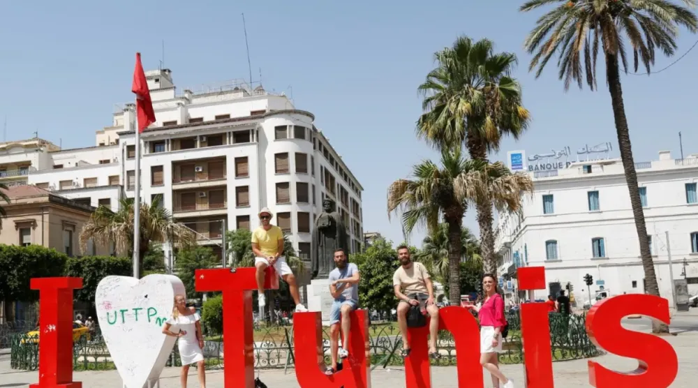 Tourists pose for a picture in downtown Tunis, Tunisia, August 4, 2017. REUTERS/Zoubeir Souissi
