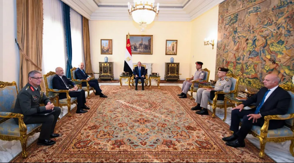 الرئيس المصري عبد الفتاح السيسي يستقبل وزير الدفاع اليوناني في القاهرة الثلاثاء (الرئاسة المصرية)