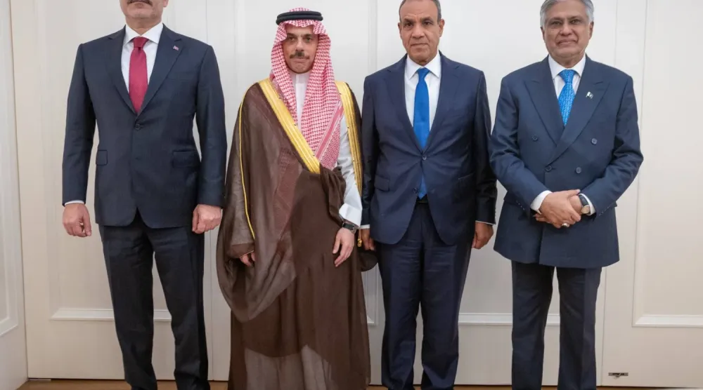 Suudi Arabistan, Mısır, Pakistan ve Türkiye dışişleri bakanları, bugün New York’ta gerçekleştirdikleri toplantının ardından toplu fotoğraf çektirdi. (SPA)