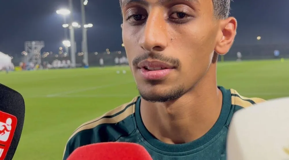 همام الهمامي لاعب المنتخب السعودي (الشرق الأوسط) 