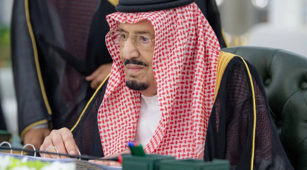 خادم حرمین شریفین، ملک سلمان بن عبدالعزیز، هنگام ریاست جلسه شورای وزیران در جده، سه‌شنبه (واس)
