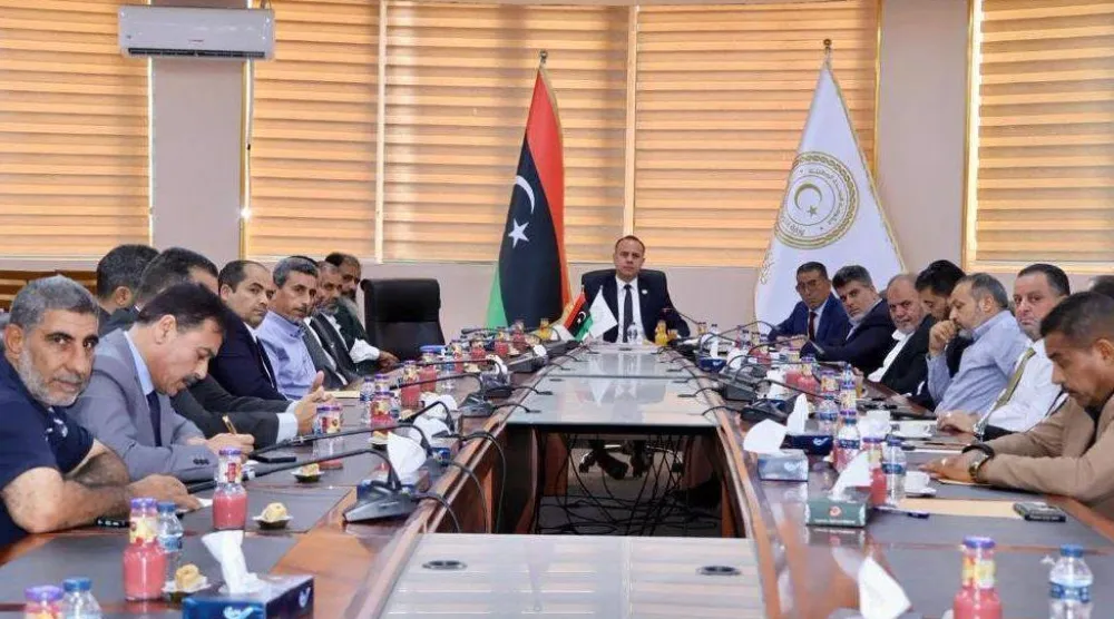 وزير التربية والتعليم في غرب ليبيا محمد عبد السلام القريو خلال اجتماع مع مراقبي التربية والتعليم يوم الأحد الماضي (الصفحة الرسمية للوزارة)