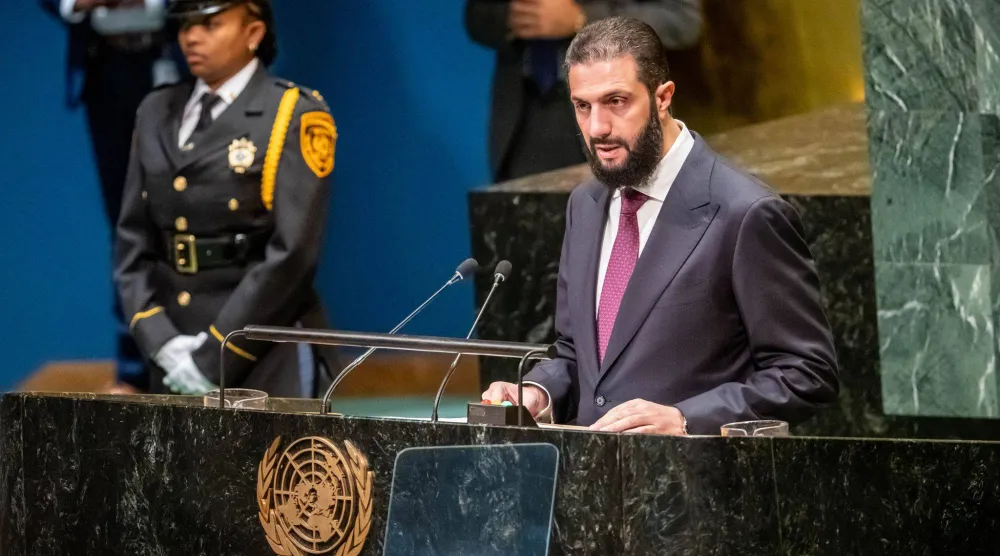الرئيس السوري أحمد الشرع يتحدث خلال اجتماعات الجمعية العامة للأمم المتحدة (د.ب.أ)