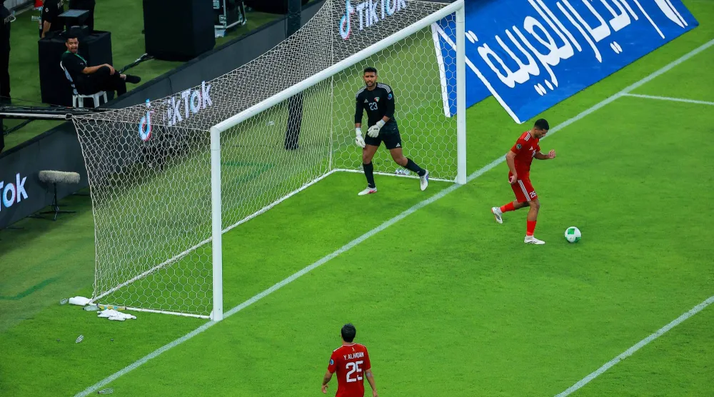 لاعبو الكويت بعد تلقي شباكهم هدف المباراة الوحيد (تصوير: محمد المانع)