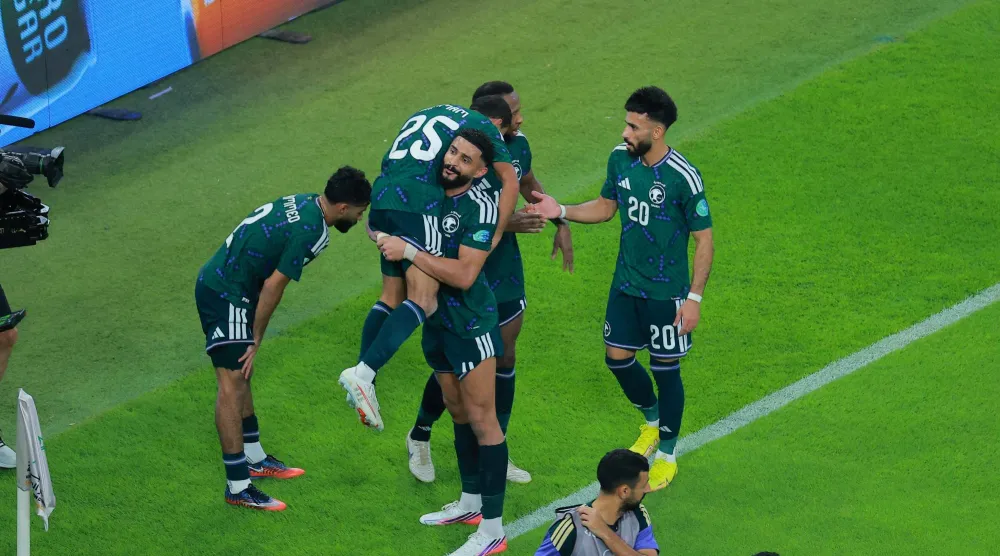 فرحة سعودية بهدف الفوز (تصوير: محمد المانع)