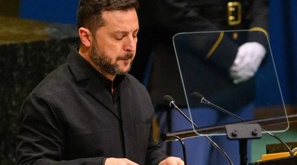 الرئيس الأوكراني فولوديمير زيلينسكي خلال إلقاء كلمته أمام الجمعية العامة للأمم المتحدة (أ.ف.ب)