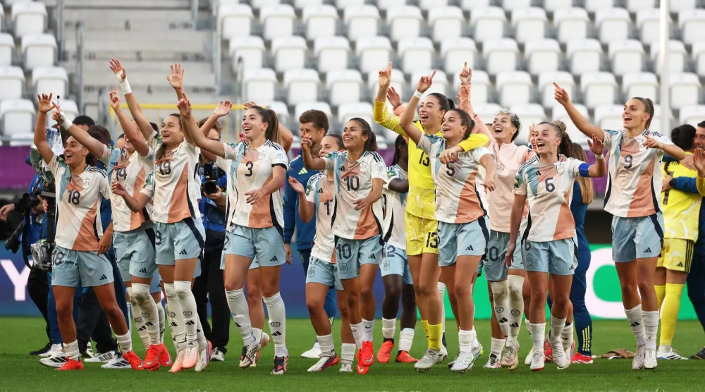 تأهل منتخبا إسبانيا وكوريا الشمالية إلى نهائي كأس العالم للشابات تحت 20 عاماً في بولندا (أ.ب)