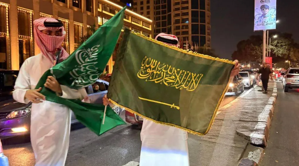 العلم السعودي في شوارع القاهرة خلال الاحتفال باليوم الوطني للمملكة (الشرق الأوسط)
