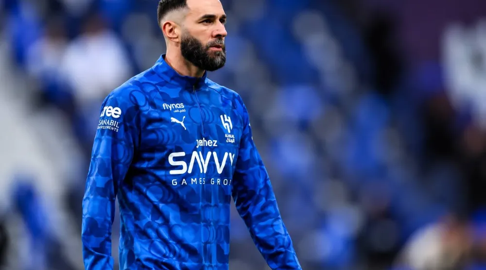 بنزيما صاحب الـ38 عاماً أصبح لاعباً حراً بعد رحيله عن الهلال السعودي في أغسطس الماضي (رويترز)