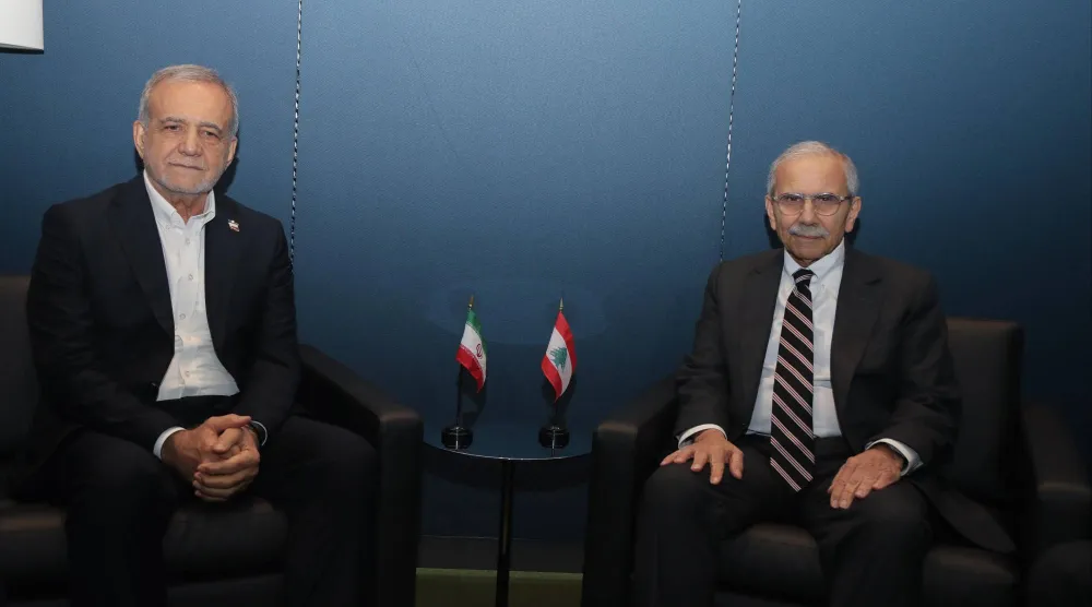 خلال لقاء رئيس الوزراء اللبناني نواف سلام مع رئيس الجمهورية الإيرانية مسعود بزشكيان في نيويورك يوم 24 سبتمبر 2026 (صفحة رئاسة مجلس الوزراء اللبناني على «إكس»)