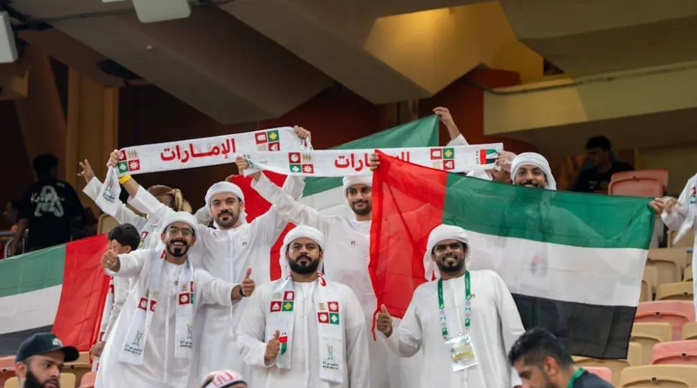 جماهير إماراتية تساند منتخب بلادها أمام اليمن (الاتحاد الإماراتي لكرة القدم)