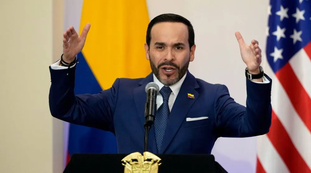 الرئيس الكولومبي الجديد أبيلاردو دي لا إسبيرييا يتحدث خلال حفل توقيع اتفاقيات ثنائية مع وزير الخارجية الأميركي ماركو روبيو في بارانكويلا بكولومبيا يوم 8 سبتمبر 2026 (رويترز)
