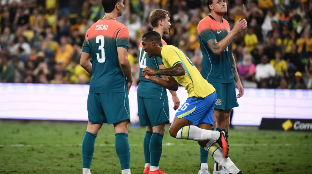 البرازيلي ريان يحتفل بهدف التعادل القاتل في مرمى أستراليا (إ.ب.أ)