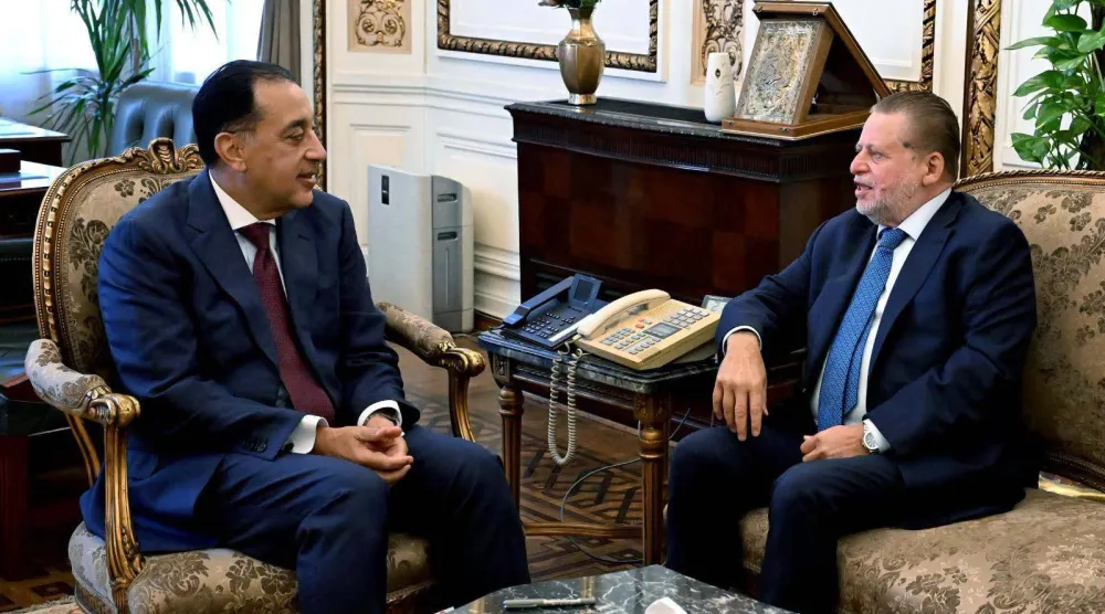 
اجتماع رئيس الوزراء المصري مع محافظ البنك المركزي حسن عبد الله الأحد الماضي لبحث تعزيز الاستقرار المالي (صفحة مجلس الوزراء على فيسبوك)
