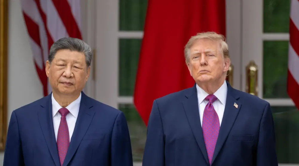 ABD Başkanı Donald Trump ve Çin Devlet Başkanı Şi Cinping, 24 Eylül Perşembe günü Beyaz Saray'ın Gül Bahçesi'nde düzenlenen askeri geçit törenini izlerken (DPA)