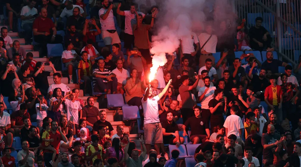 جماهير خلال حضورها إحدى مباريات تصفيات أفريقيا (إ.ب.أ)