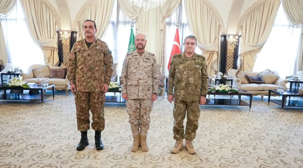 Suudi Arabistan, Türkiye ve Pakistan genelkurmay başkanları, cuma günü Riyad'daki toplantıda (Reuters)