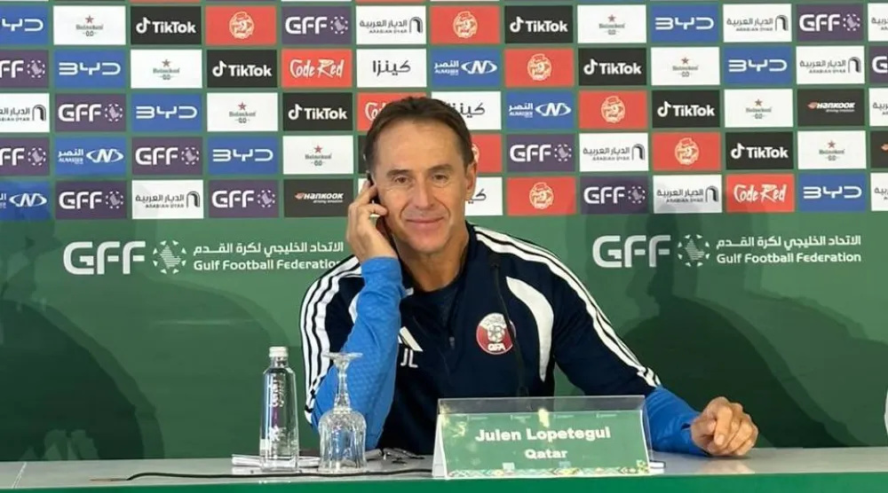 الإسباني جوليان لوبيتيغي مدرب المنتخب القطري (الشرق الأوسط)