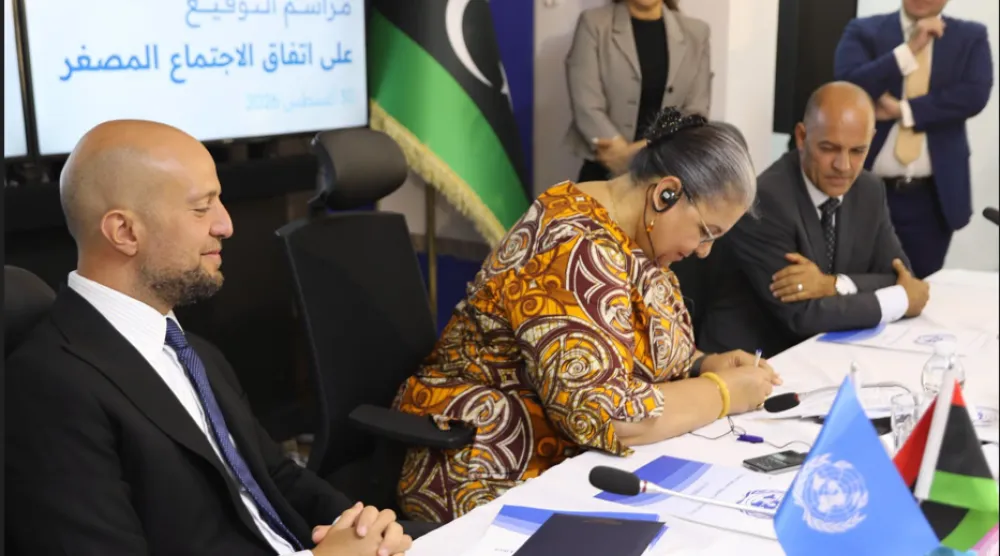 المبعوثة الأممية في ليبيا هانا تيتيه لدى توقيع اتفاق «4+4» الأحد الماضي (البعثة الأممية)