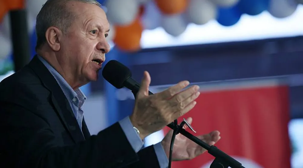 الرئيس التركي رجب طيب إردوغان أكد أن قرار حل حزب «العمال الكردستاني» علامة فارقة في طريق «تركيا خالية من الإرهاب» (الرئاسة التركية)