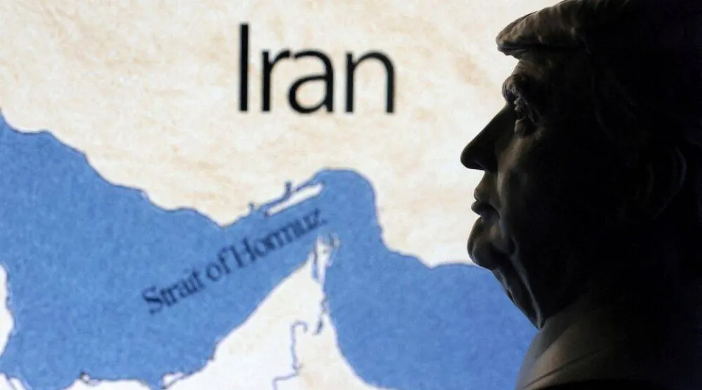 ترمب يرفض مقترح إيران لفتح «هرمز»... وطهران «لا تخطط لتحركات عسكرية» (تغطية حية)