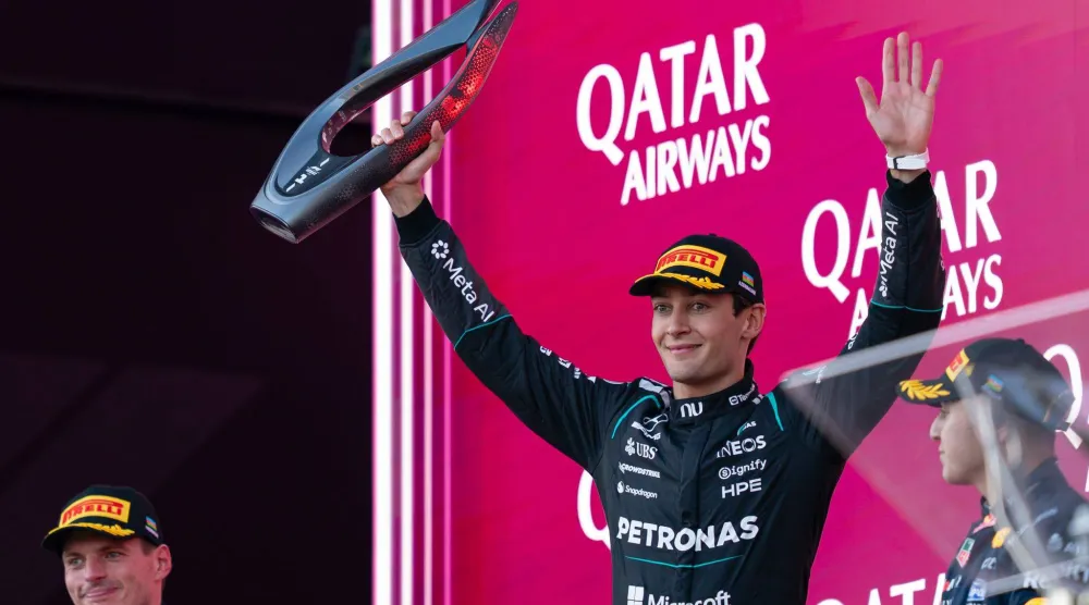 26 September 2026, Azerbaijan, Baku: British formula One driver George Russell of team Mercedes celebrates on the podium after winning the Azerbaijan Formula One Grand Prix at Baku City Circuit. Photo: James Gasperotti/ZUMA Press Wire/dpa